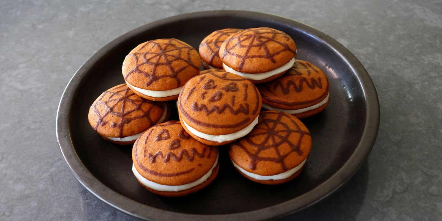 Halloween Pumpkin Whoopie Pies Recipe