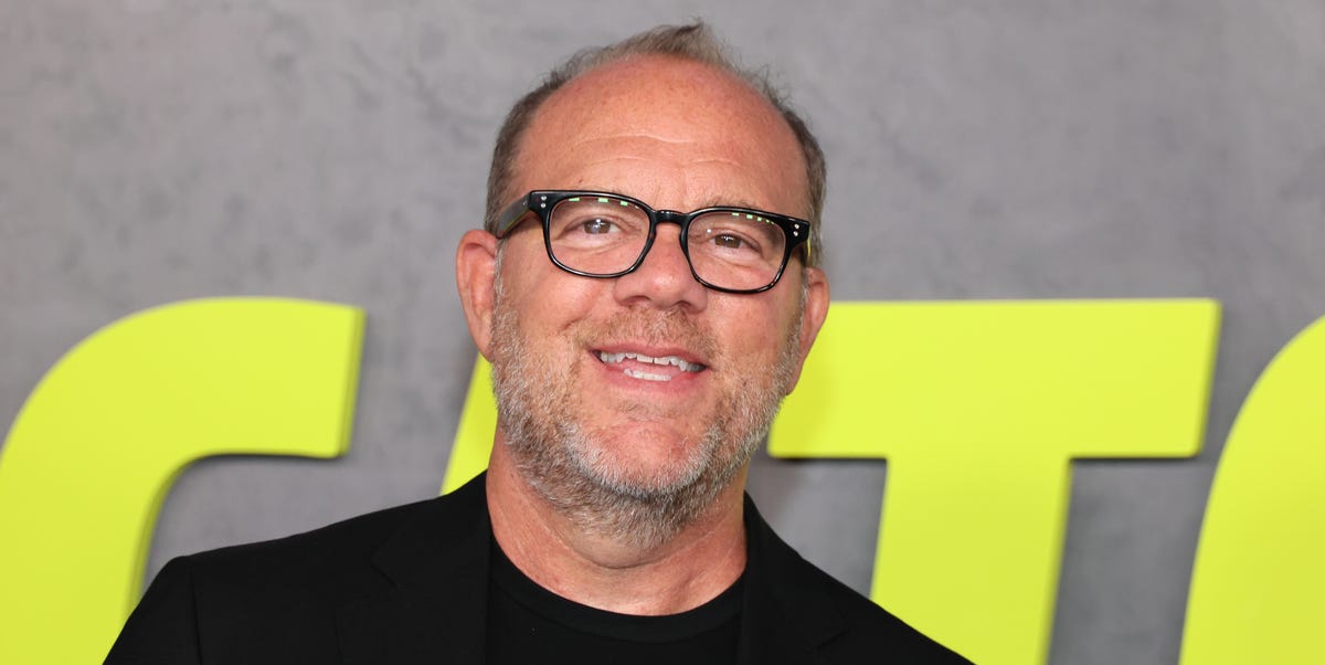 Tom Papa Says A Flight Attendant Apologized For How ‘Awful’ This Plane Food Was