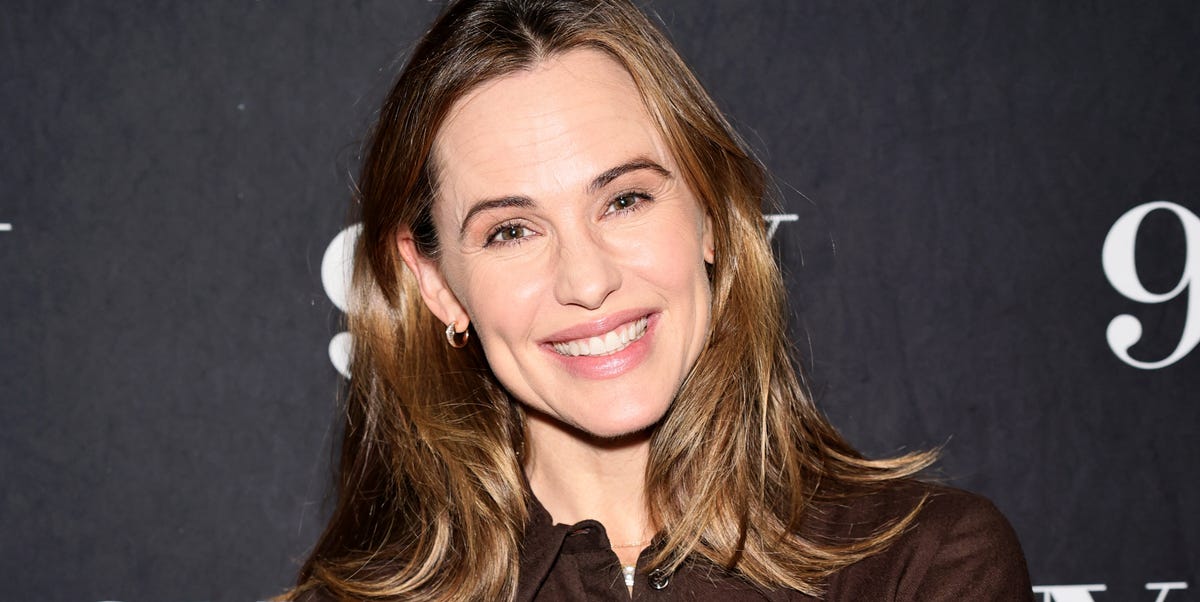 Jennifer Garner’s Pretend Cooking Show Hits YouTube