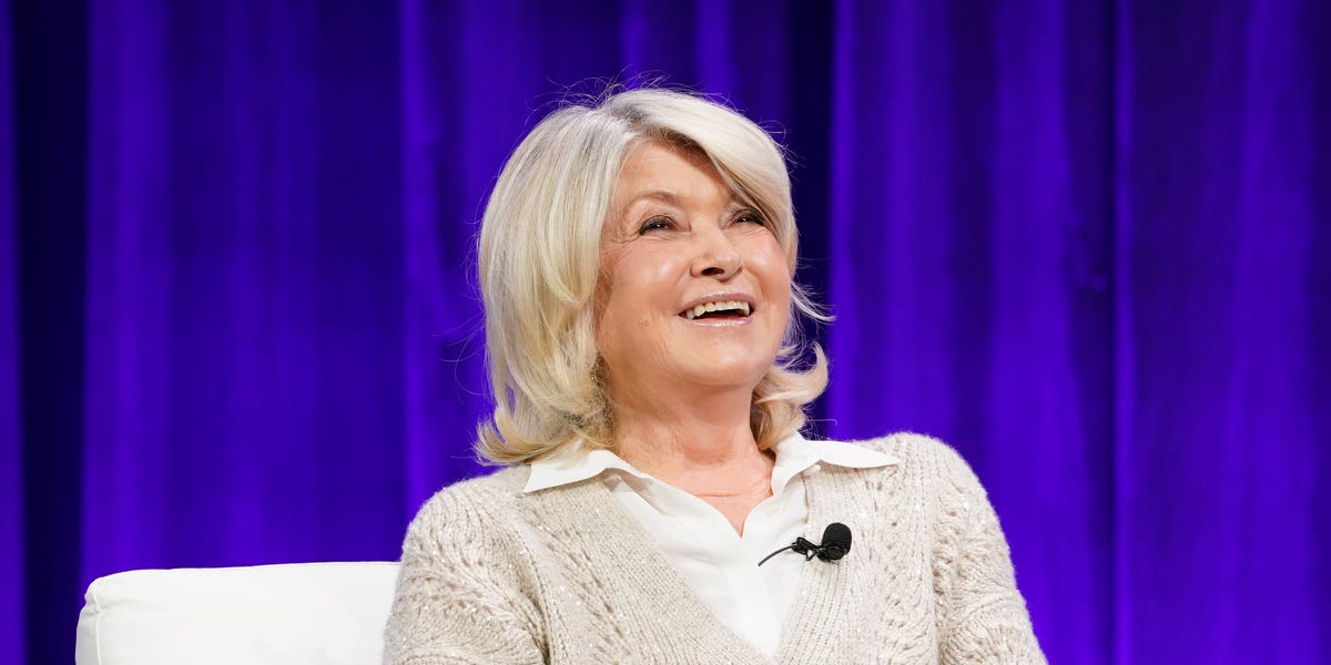 Martha Stewart’s Bagel-Eating Method Has The Internet Shook