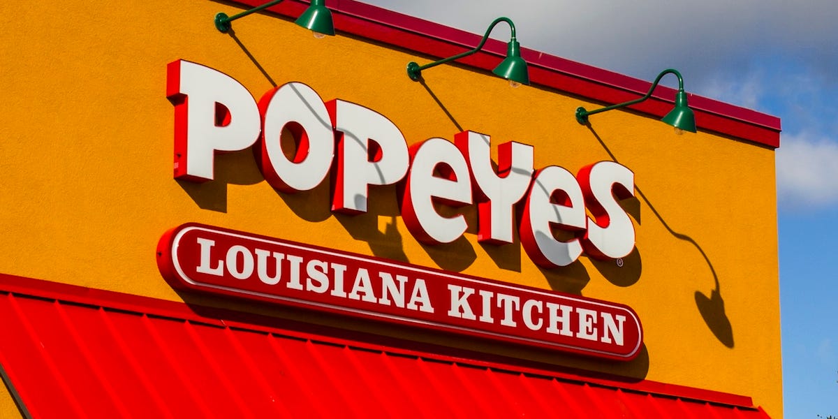 Popeyes Just Added This Fan-Favorite Sandwich To Its $5 Menu