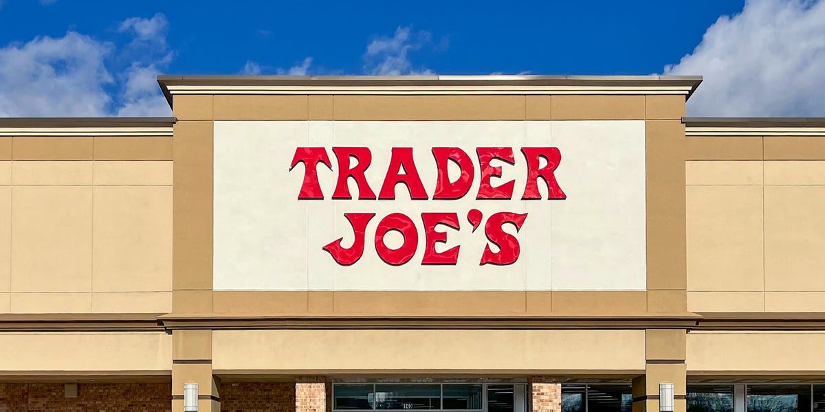 Trader Joe’s New Lavender Tote Drop Has Shoppers In A Total Frenzy
